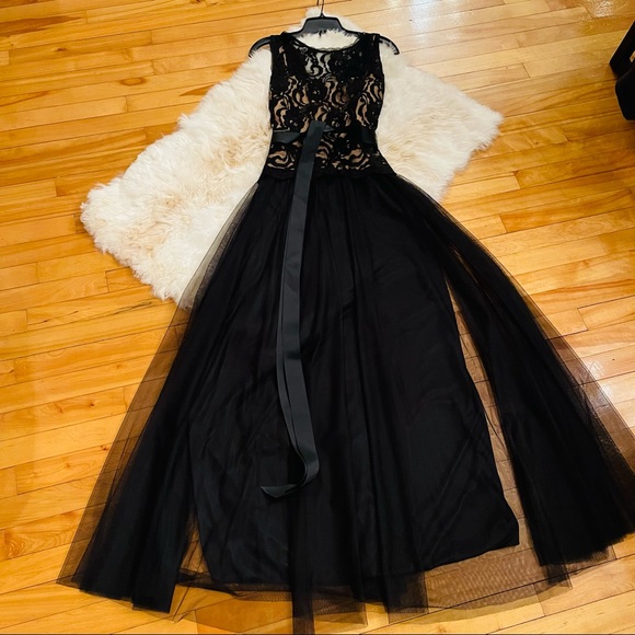 NEW Stunning Black Lace Dress - Picture 11 of 15